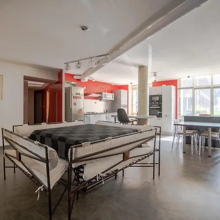 Design Style Loft Avec 3 Chambres Et Parking *