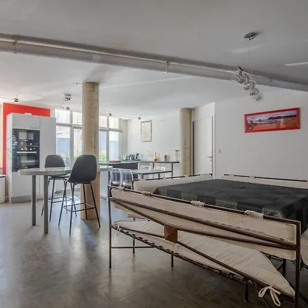 Design Style Loft Avec 3 Chambres Et Parking *